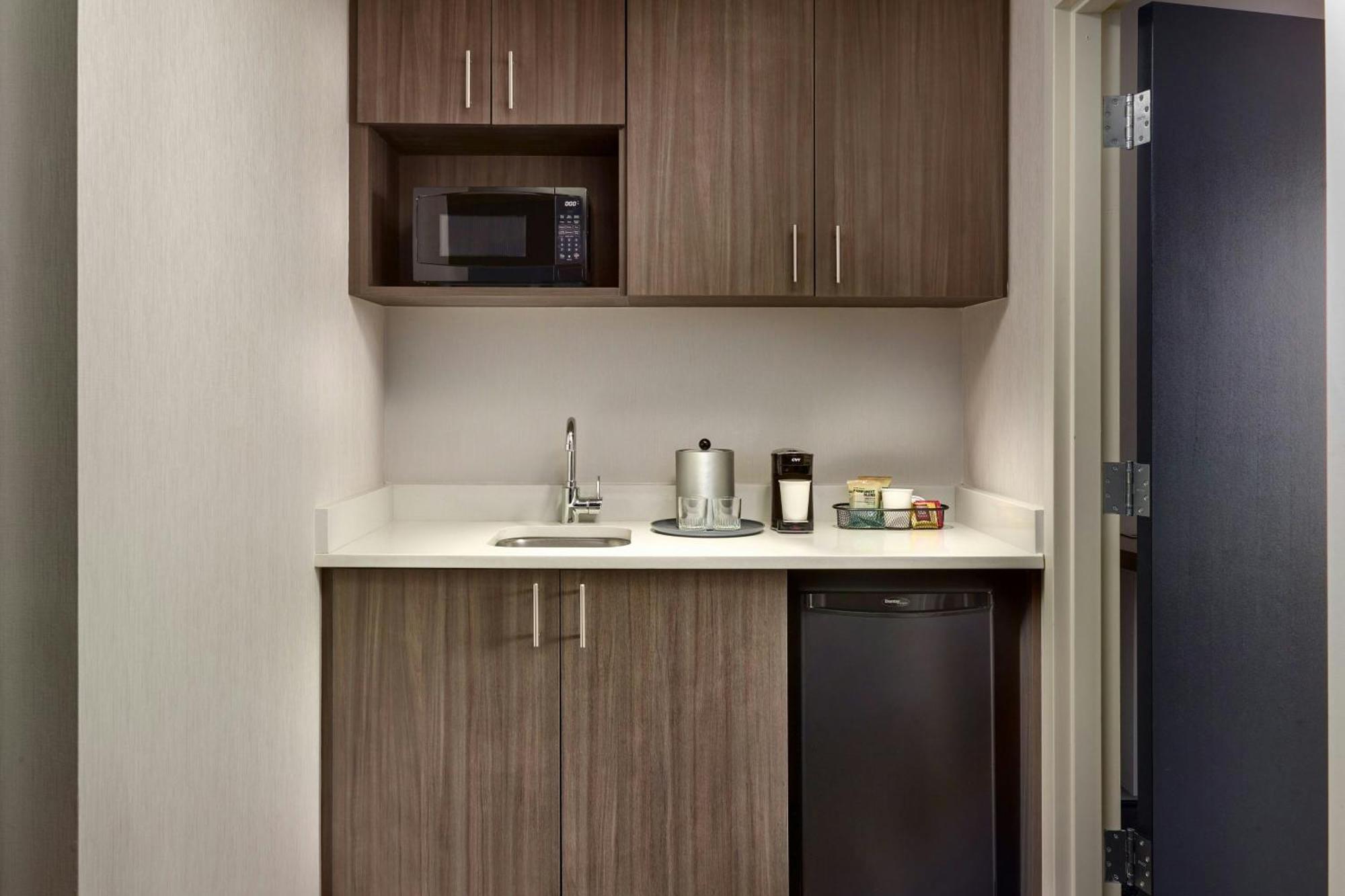 Courtyard By Marriott Atlanta Dunwoody Hotell Exteriör bild